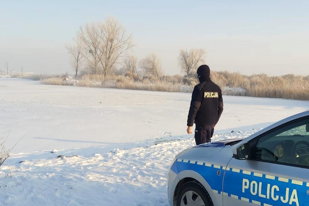 Radziejowscy policjanci sprawdzają jeziora i stawy [ZDJĘCIA]