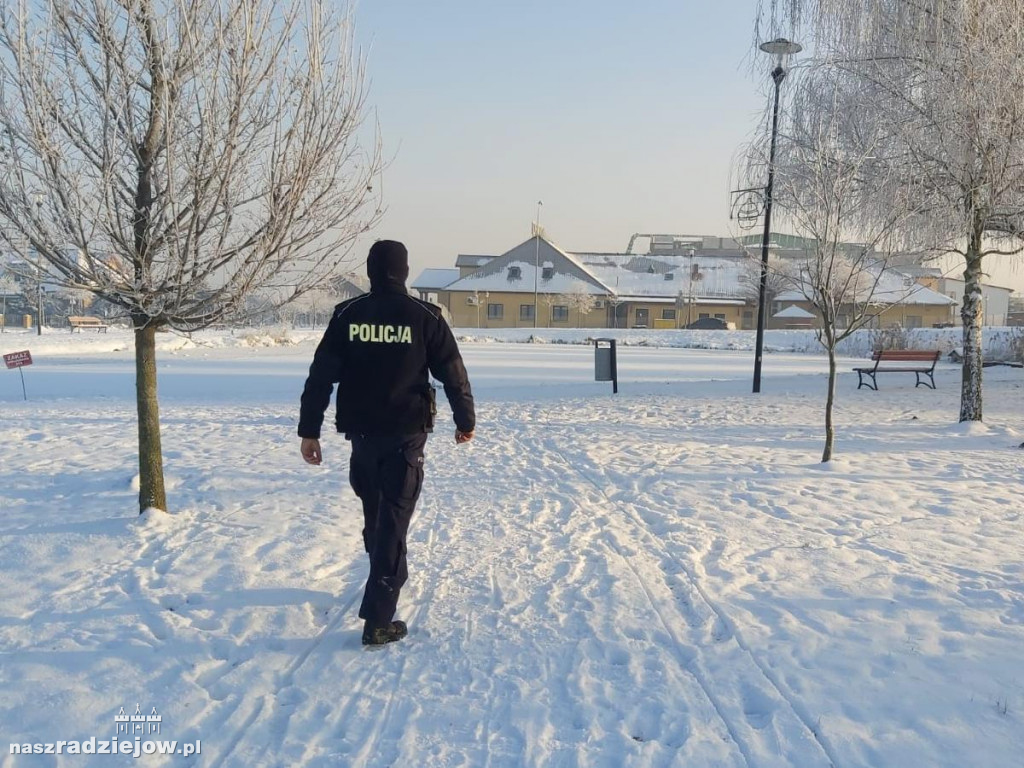 Radziejowscy policjanci sprawdzają jeziora i stawy [ZDJĘCIA]