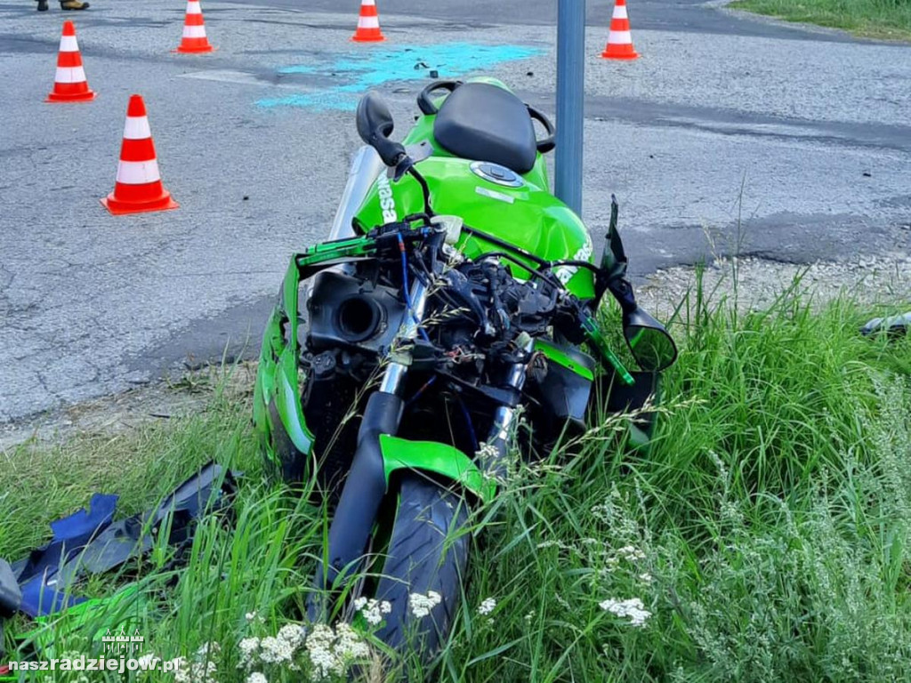 Motocykl zderzył się z autem. Kto zawinił? [ZDJĘCIA]