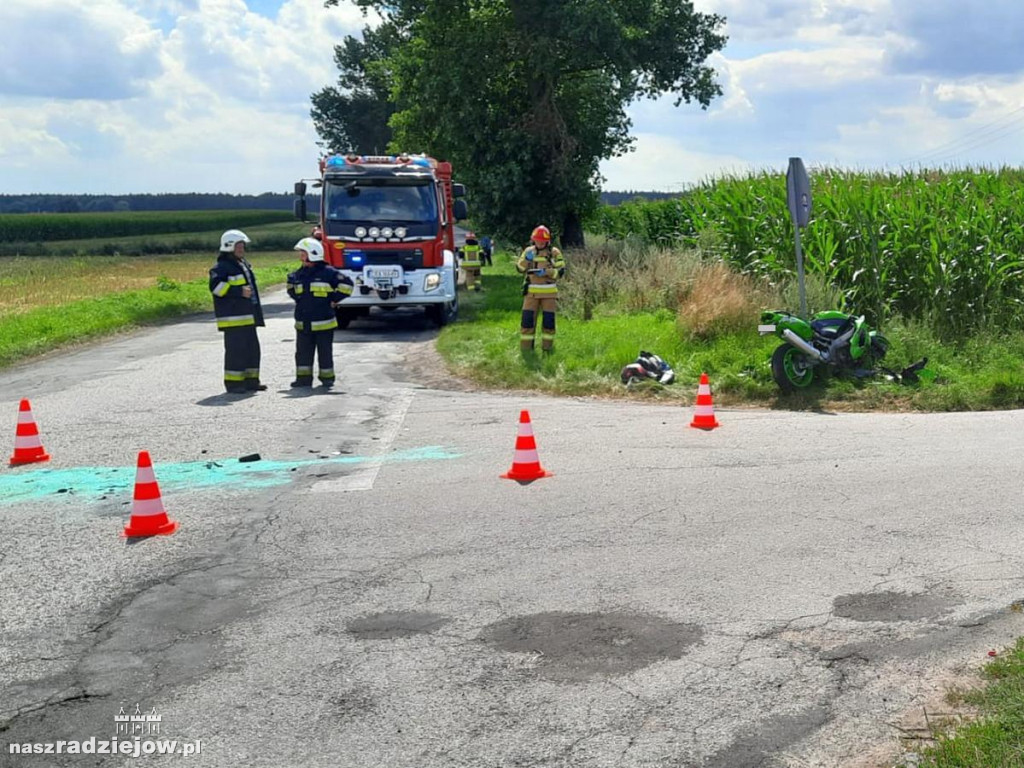 Motocykl zderzył się z autem. Kto zawinił? [ZDJĘCIA]