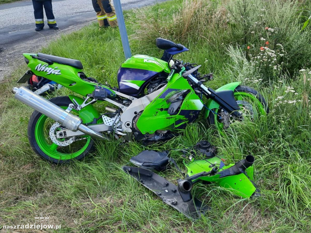 Motocykl zderzył się z autem. Kto zawinił? [ZDJĘCIA]