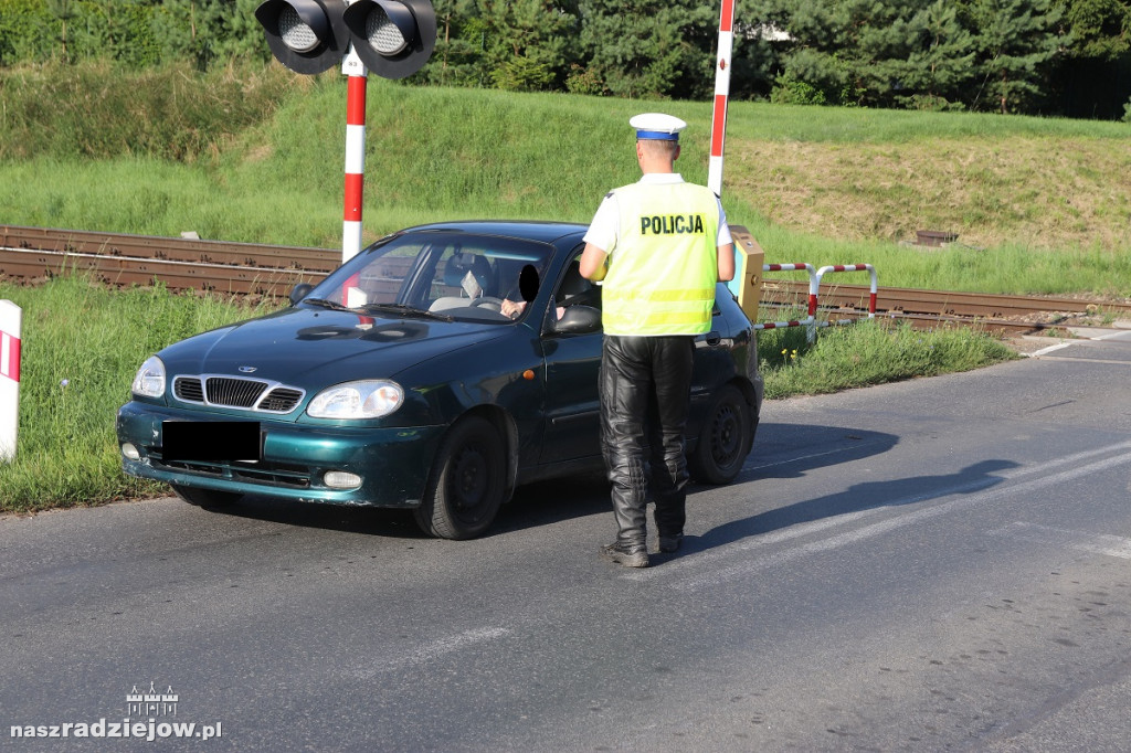 Prowadzą działania na przejazdach kolejowych. Ostatnio w Piotrkowie Kujawskim