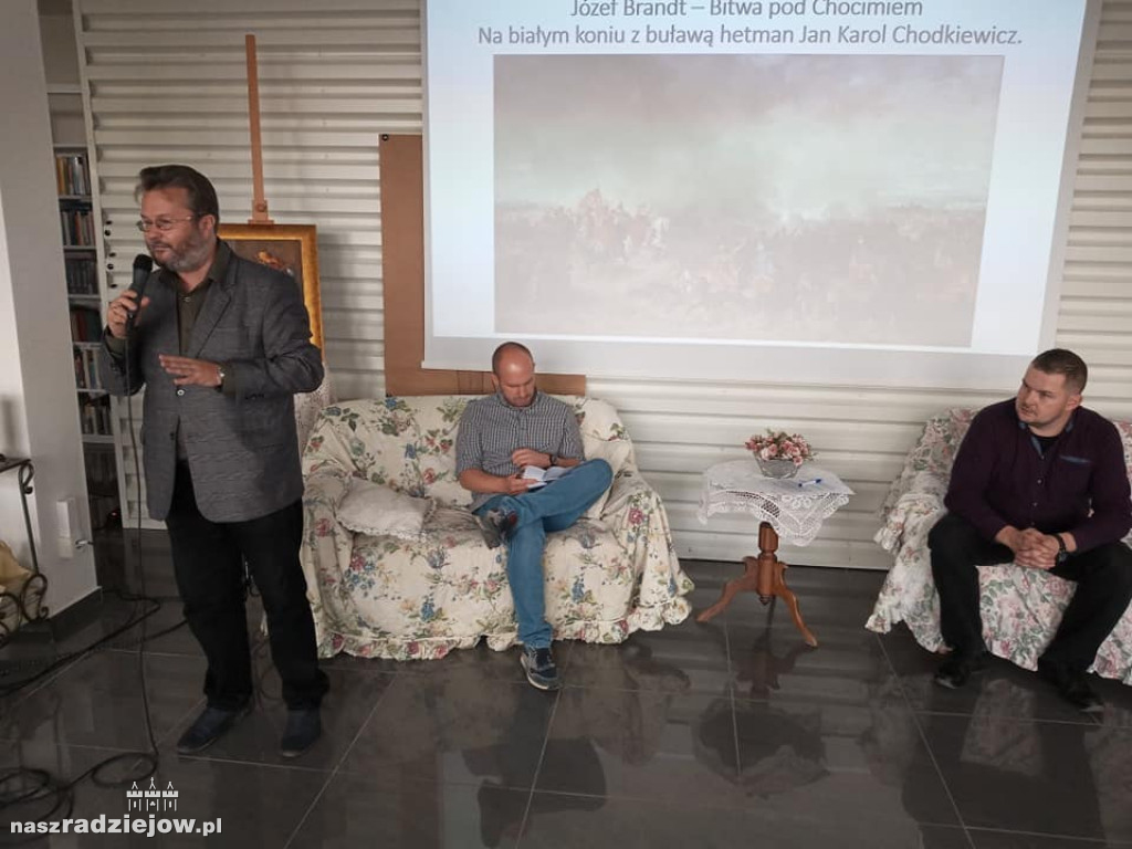  W radziejowskiej bibliotece odbyło się spotkanie z przedstawicielem Muzeum Wojsk Lądowych