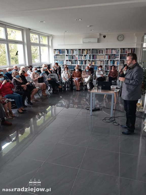  W radziejowskiej bibliotece odbyło się spotkanie z przedstawicielem Muzeum Wojsk Lądowych