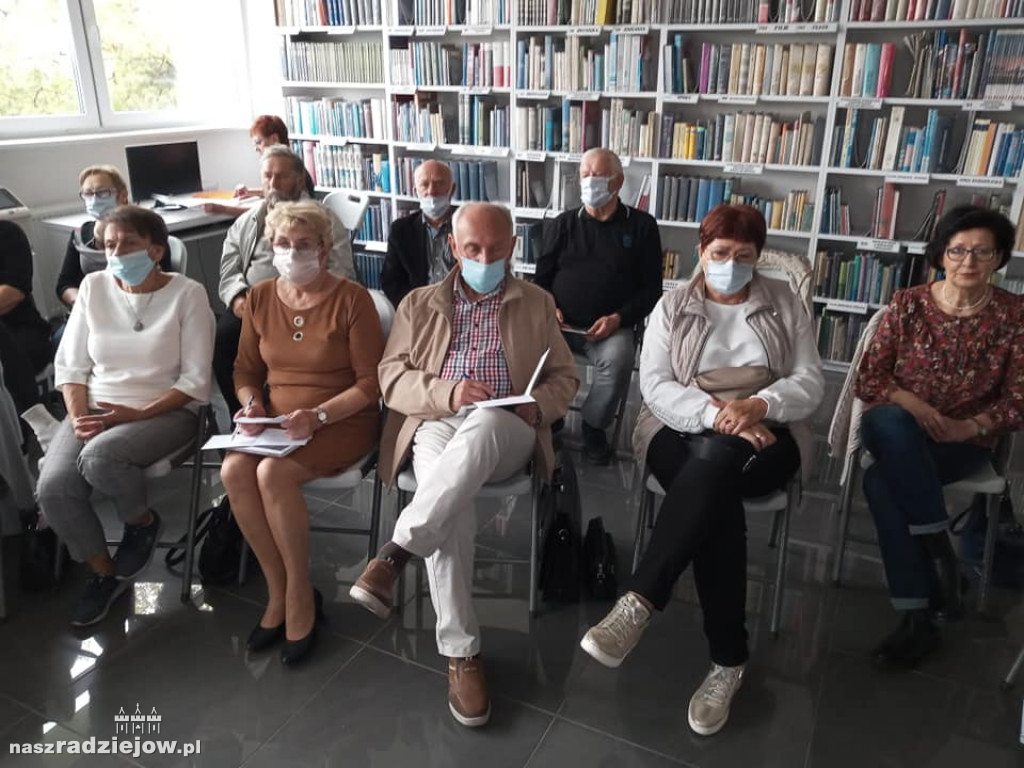  W radziejowskiej bibliotece odbyło się spotkanie z przedstawicielem Muzeum Wojsk Lądowych