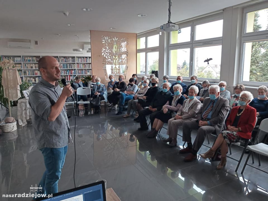  W radziejowskiej bibliotece odbyło się spotkanie z przedstawicielem Muzeum Wojsk Lądowych