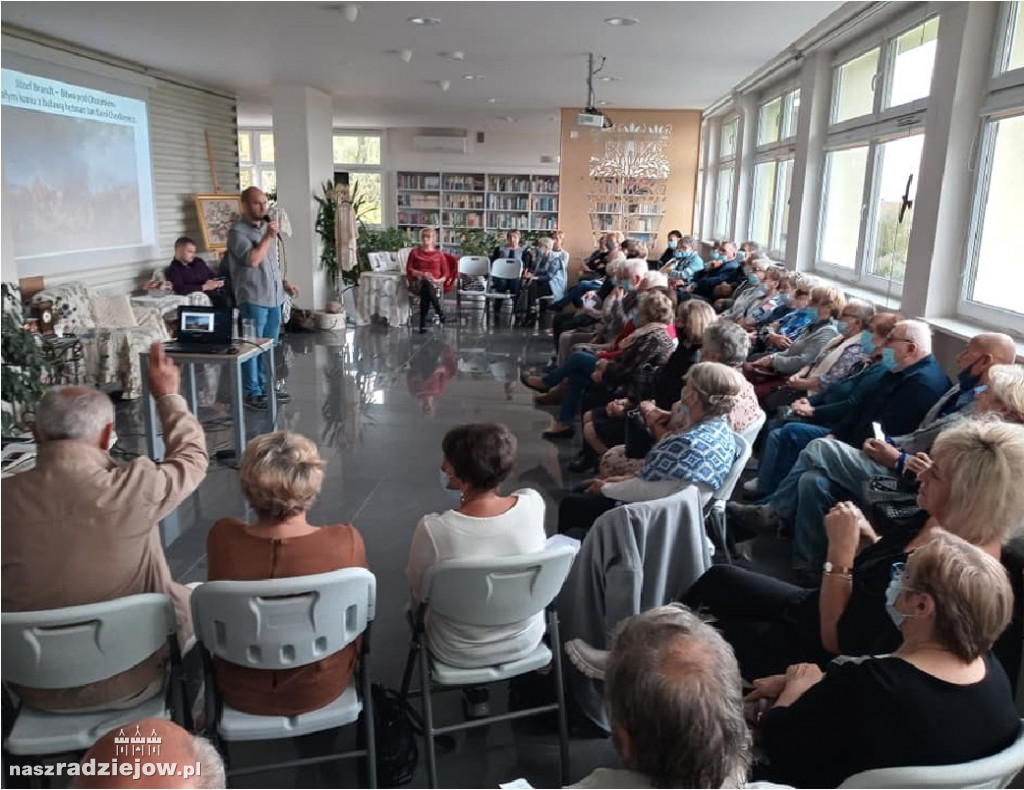  W radziejowskiej bibliotece odbyło się spotkanie z przedstawicielem Muzeum Wojsk Lądowych