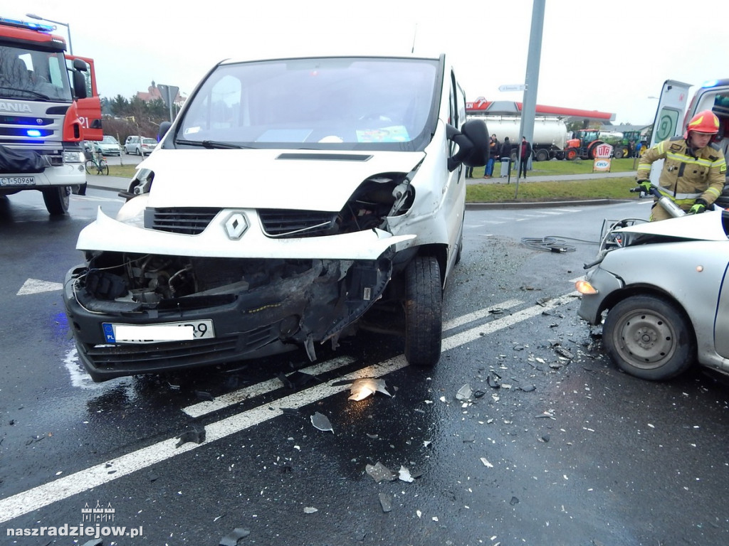 Groźny wypadek na skrzyżowaniu ulic Komunalnej i Płowieckiej [FOTO]