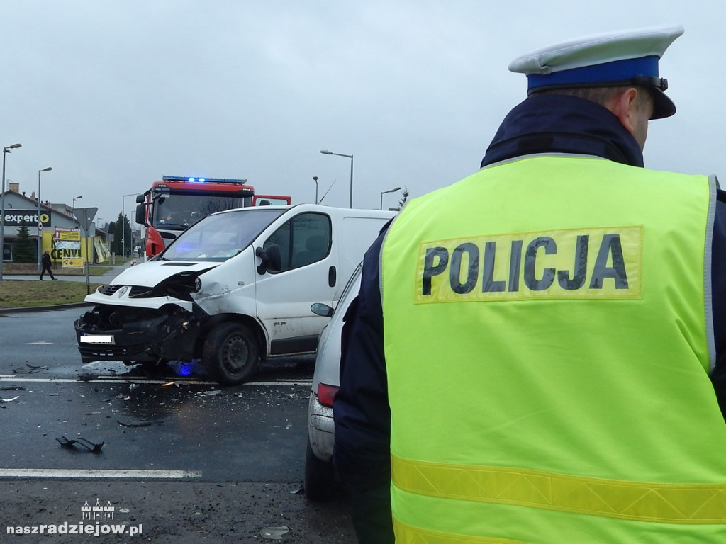 Groźny wypadek na skrzyżowaniu ulic Komunalnej i Płowieckiej [FOTO]