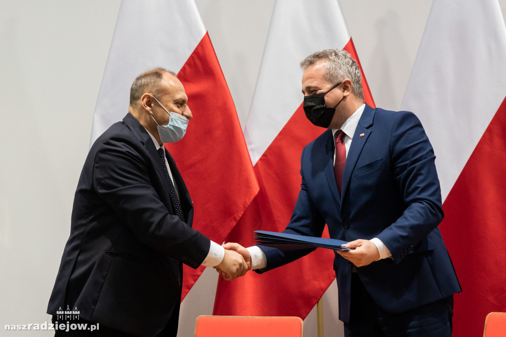Rząd doposaża szpitale w regionie. Szpital w Radziejowie z dotacją