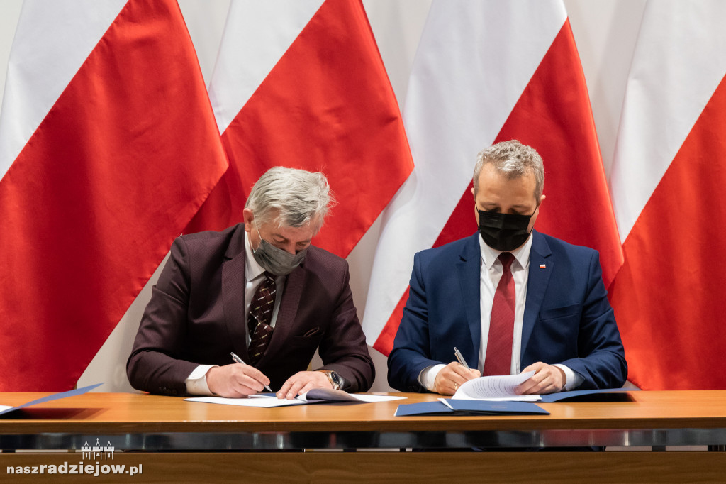Rząd doposaża szpitale w regionie. Szpital w Radziejowie z dotacją