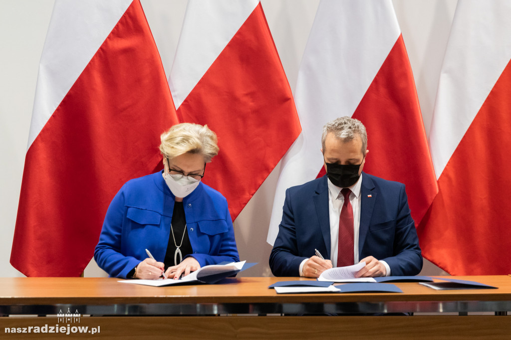 Rząd doposaża szpitale w regionie. Szpital w Radziejowie z dotacją