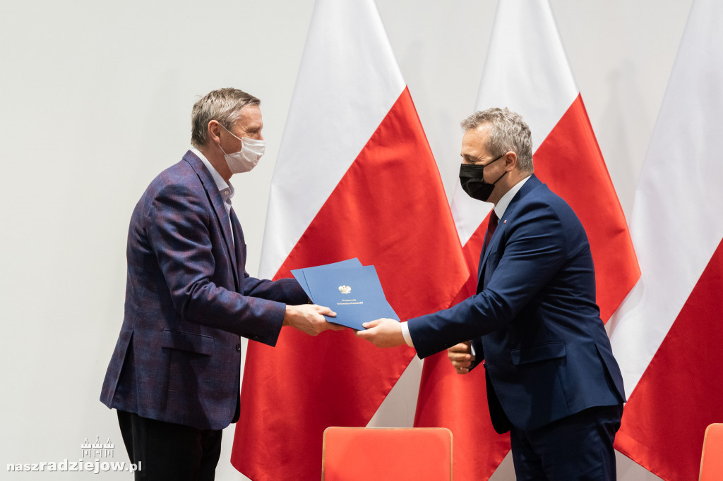 Rząd doposaża szpitale w regionie. Szpital w Radziejowie z dotacją