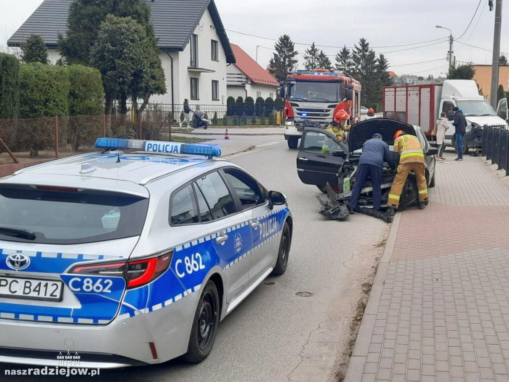 Na skrzyżowaniu ulic Parkowej i Żytniej zderzyły się dwa auta osobowe
