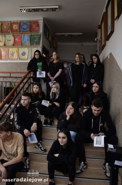 Nowa wystawa Szkolnej Galerii Sztuki w inowrocławskim rzemiośle