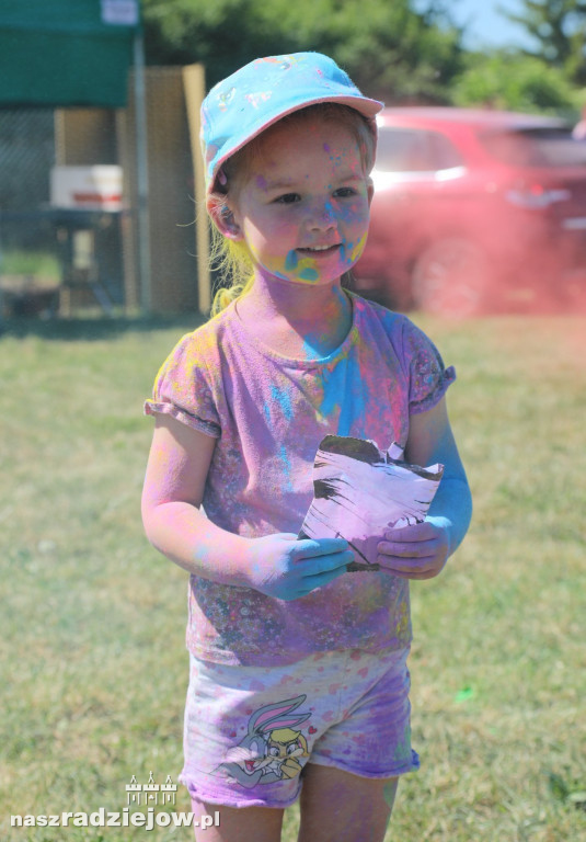 Radziejowski Dom Kultury zorganizował Święto Kolorów Holi. Wydarzenie odbyło się na 