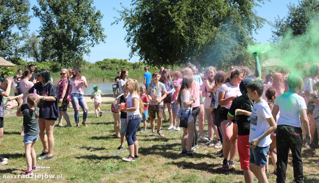 Radziejowski Dom Kultury zorganizował Święto Kolorów Holi. Wydarzenie odbyło się na 