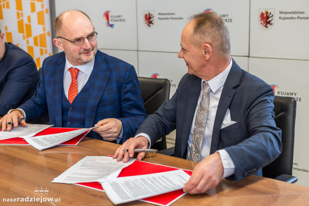 Nowe samochody gaśnicze trafią do wielu jednostek. Skorzysta OSP Płowce
