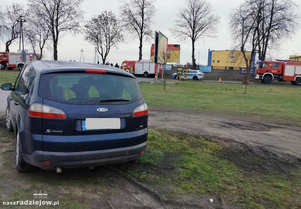 Uderzyła w auto, które wpadło pod wóz strażacki [FOTO]
