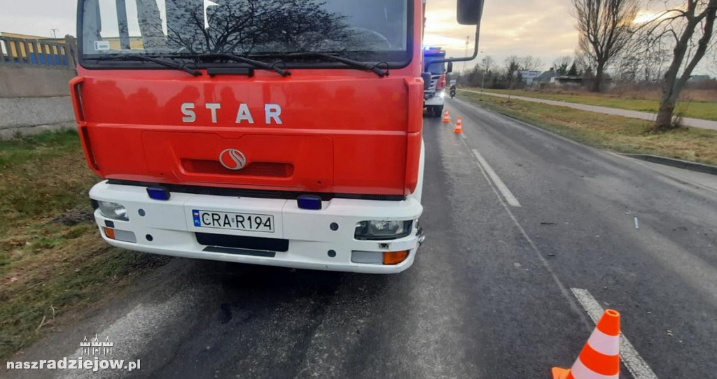 Uderzyła w auto, które wpadło pod wóz strażacki [FOTO]