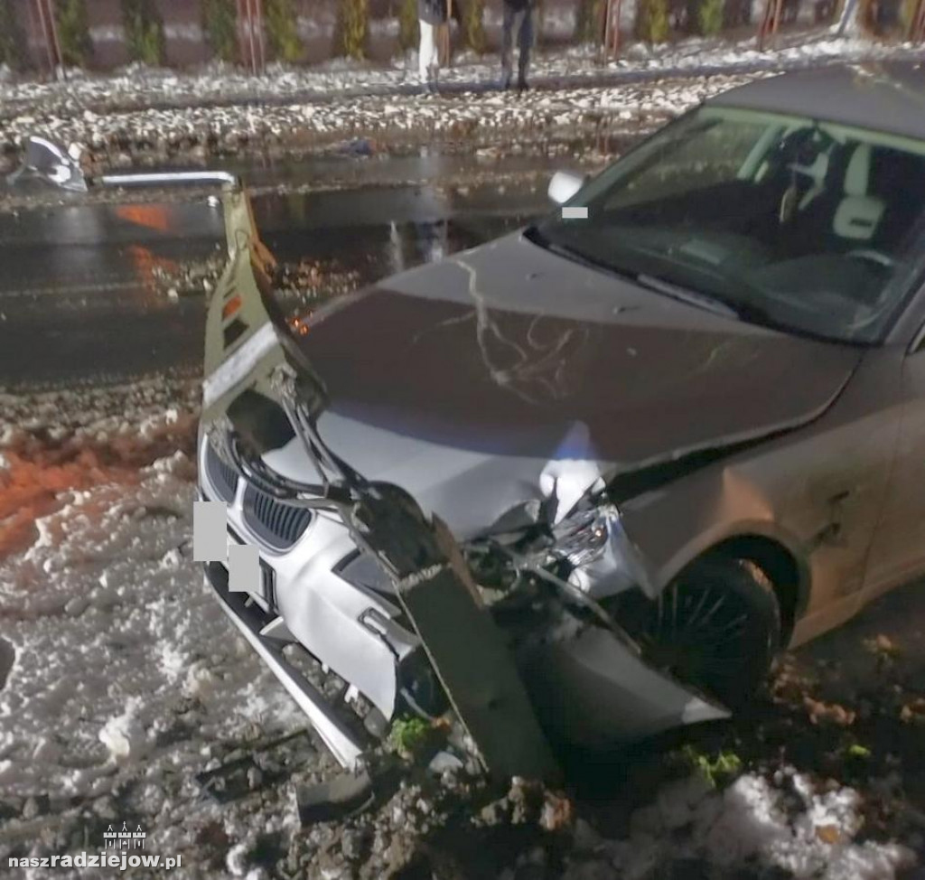 Groźny wypadek w regionie. 18-latek wjechał w słup