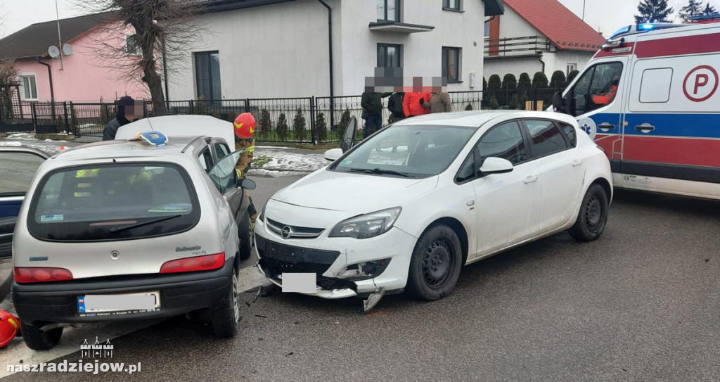 Zderzenie aut na skrzyżowaniu Parkowej z Żytnią