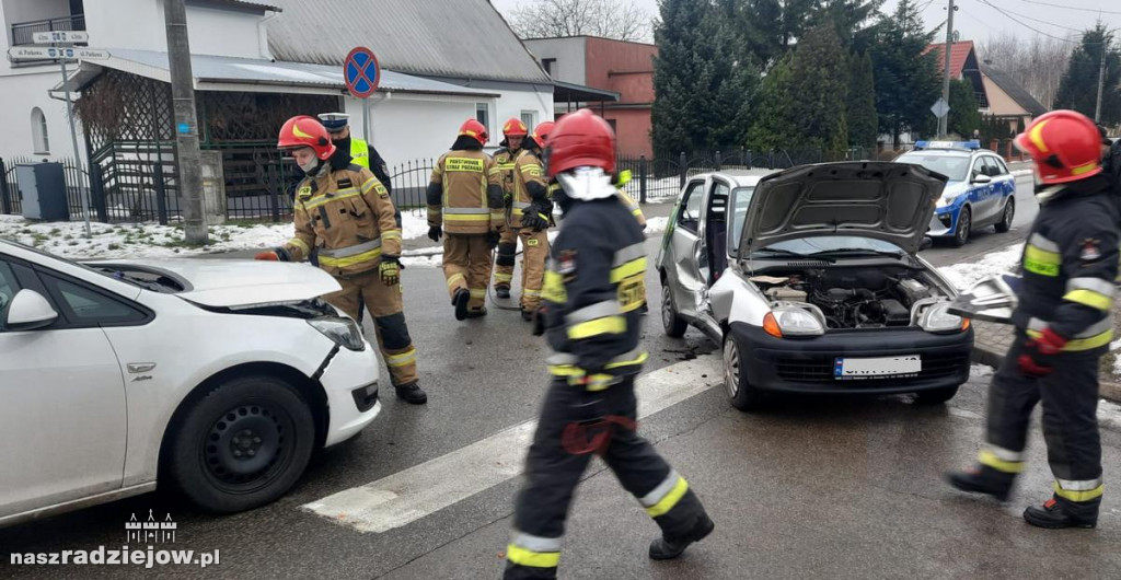 Zderzenie aut na skrzyżowaniu Parkowej z Żytnią