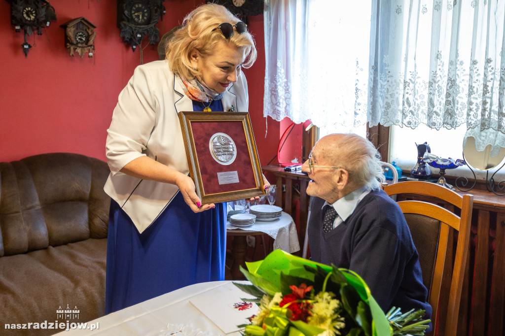 Antoni Pankiewicz z nagrodą  Unitas Durat Palatinatus Cuiaviano-Pomeraniensis