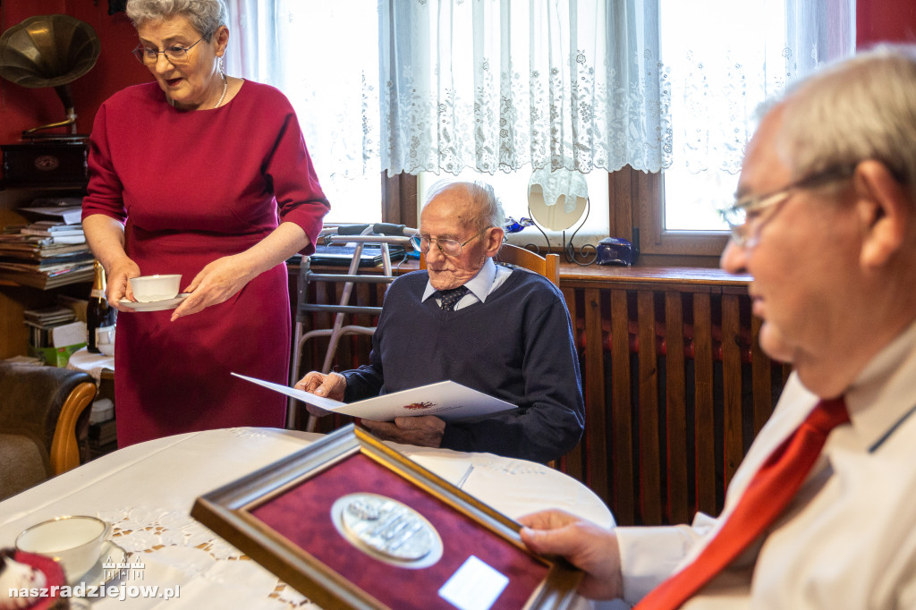 Antoni Pankiewicz z nagrodą  Unitas Durat Palatinatus Cuiaviano-Pomeraniensis