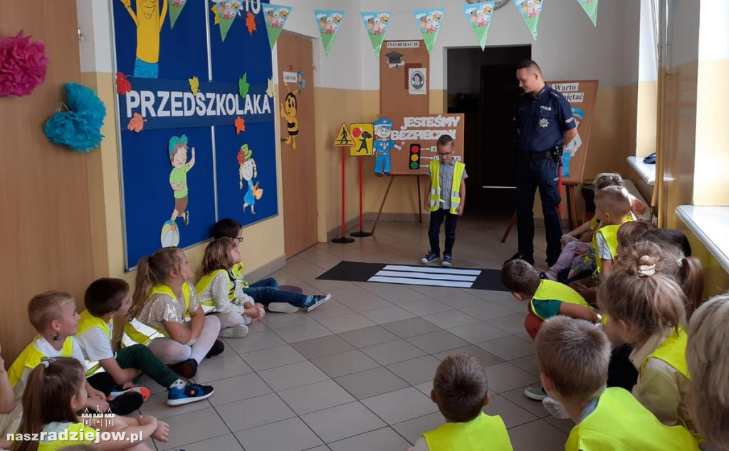 Topólka. Uczyli się bezpiecznie przekraczać jezdnię