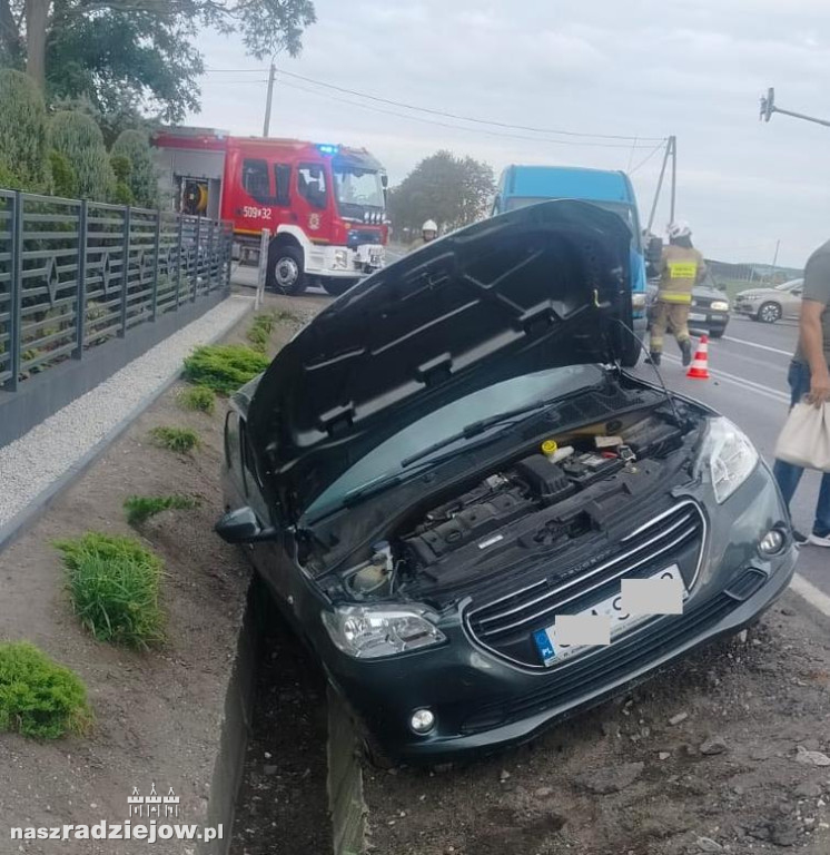 Samszyce: Kierujący busem, nie ustąpił pierwszeństwa przejazdu peugeotowi