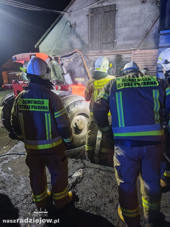 OSP Topólka: W Torzewie doszło do pożaru ładowarki czołowej Manitou!