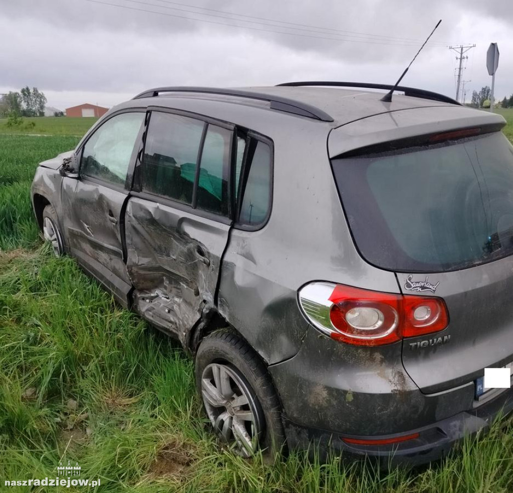Kierujący fiatem, nie ustąpił pierwszeństwa przejazdu  Bartłomiejowicach (gm. Osięciny)