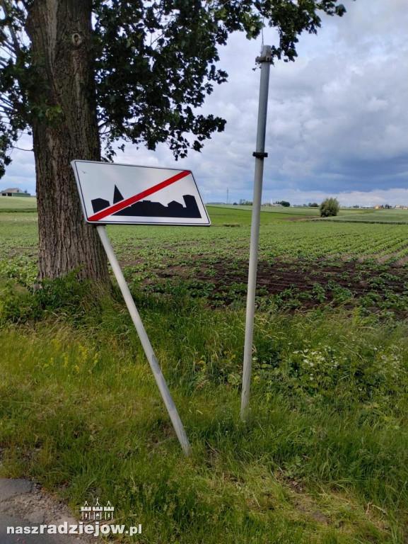 Witowo: Kolizja scanii i ciągnika z siewnikiem [ZDJĘCIA]