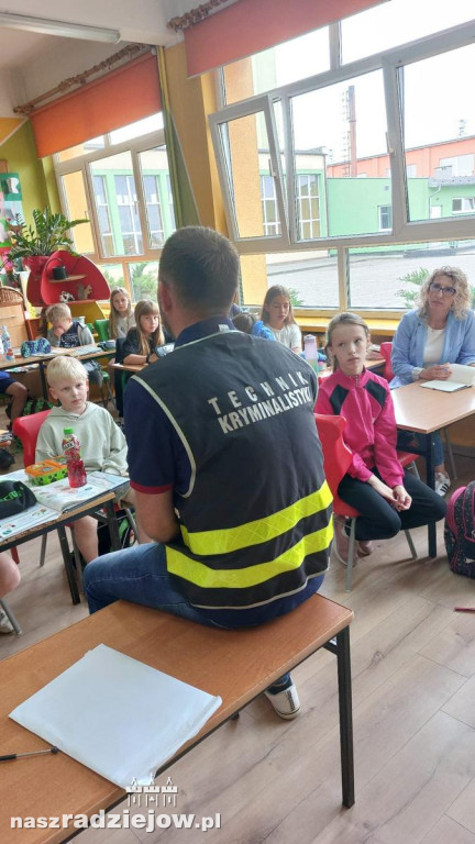 W radziejowskiej szkole o tajnikach służby technika kryminalistyki