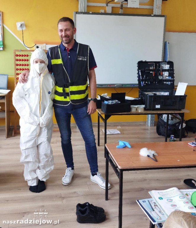 W radziejowskiej szkole o tajnikach służby technika kryminalistyki
