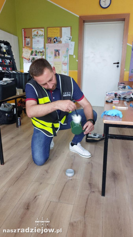 W radziejowskiej szkole o tajnikach służby technika kryminalistyki