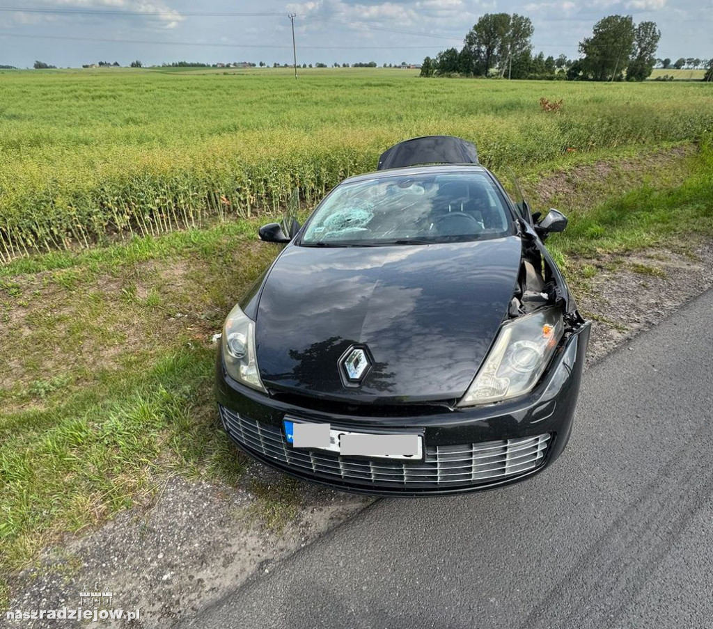 Świątniki: Audi zderzył się z renaultem i wylądował w rowie