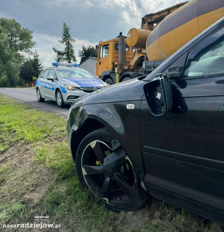 Świątniki: Audi zderzył się z renaultem i wylądował w rowie