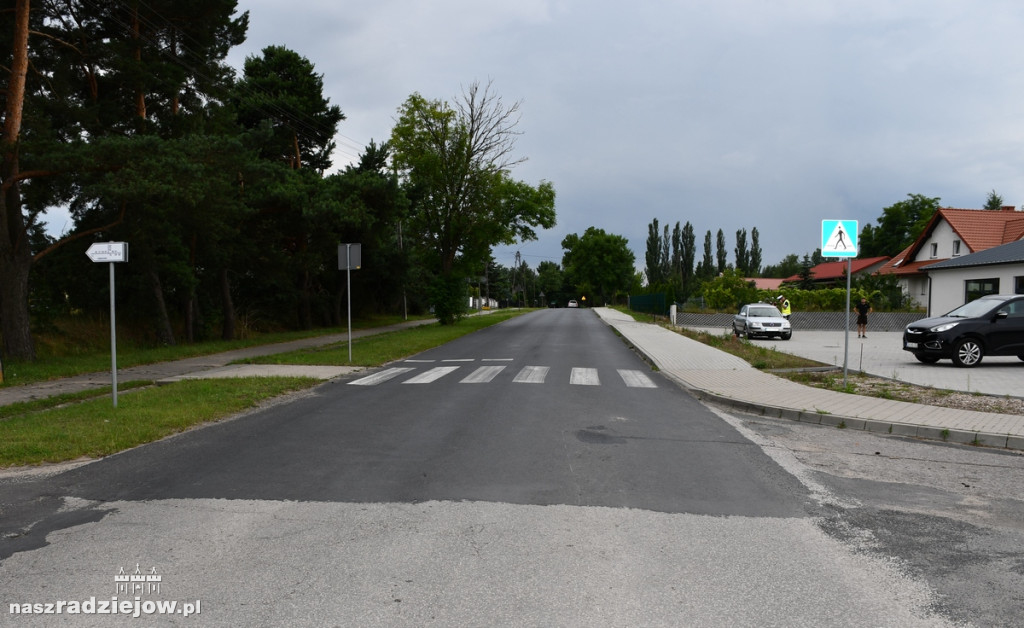 Motocyklista uderzył w tył osobówki. Tafił do szpitala