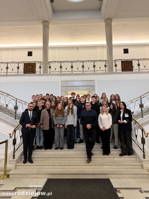 Edukacja obywatelska w praktyce – uczniowie z Radziejowa w Sejmie RP