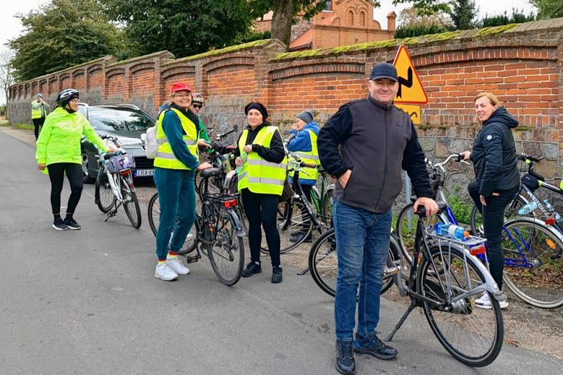 Gminny Rajd Rowerowy w Osięcinach. Policjanci zadbali o jego uczestników [FOTO]