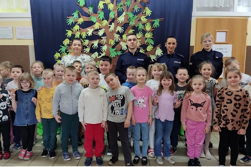 Policyjne spotkanie z przedszkolakami w Skibinie