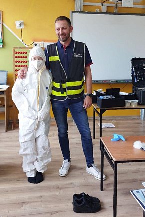 W radziejowskiej szkole o tajnikach służby technika kryminalistyki-398