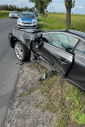 Świątniki: Audi zderzył się z renaultem i wylądował w rowie-402