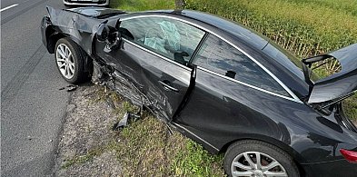 Świątniki: Audi zderzył się z renaultem i wylądował w rowie-10157