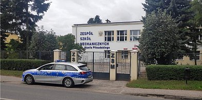 Radziejów: Policjanci czuwają nad bezpieczeństwem uczniów-10205