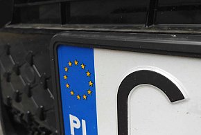 Rejestracja auta przez internet i koniec z przynoszeniem tablic. Rząd przyjął...-10255