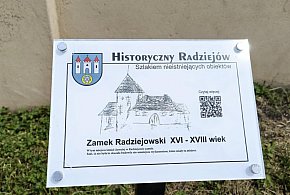Nowe tabliczki „Historyczny Radziejów” ponownie informują mieszkańców i turystów-10276