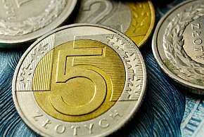 Setki tysięcy Polaków otrzymały nowe świadczenie. Co z resztą?-10310